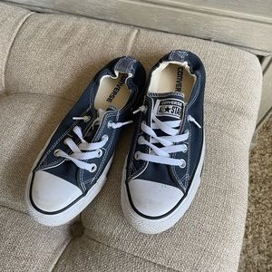 Navy blue low top converse